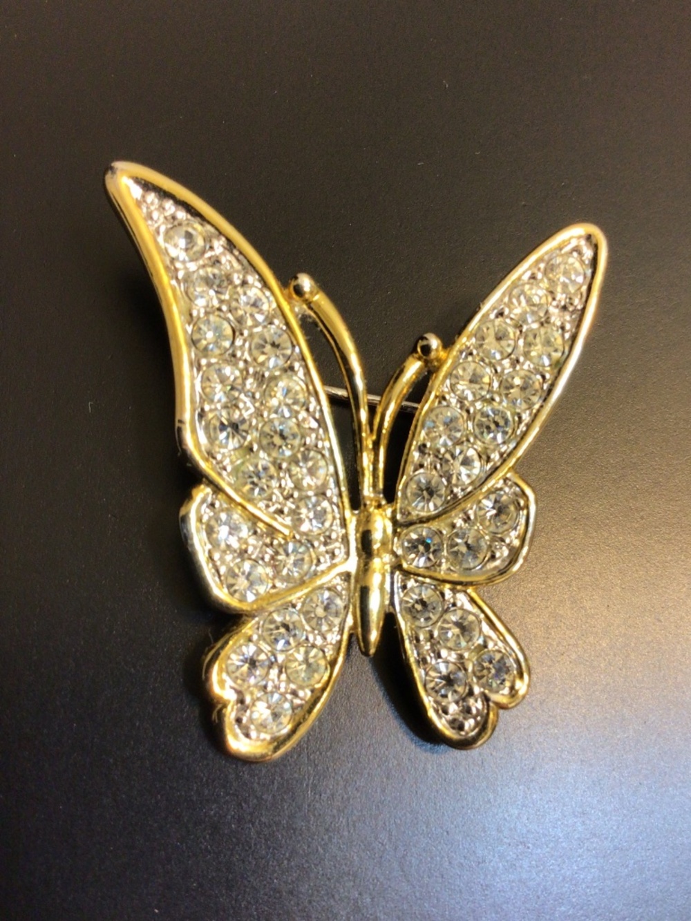 Vintage Gold-tone Butterfly Brooch Pin Clear Crystal Rhinestones Accents Fashion